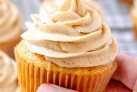 Pumpkin Spice Cream Cheese Frosted Cupcakes