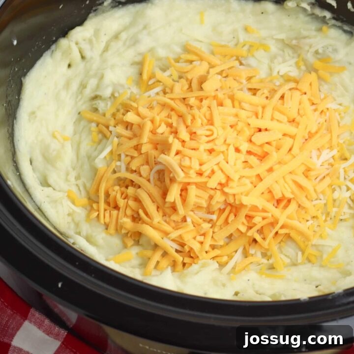 Crockpot Cheesy Garlic Mashed Potatoes
