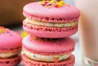 Fruity Pebbles Macarons
Fruity Cereal Macarons