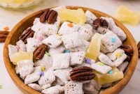 Carrot Cake Muddy Buddies: A Festive Spring Treat