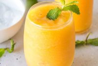 Frozen Peach Bellini Cocktail Recipe for Summer